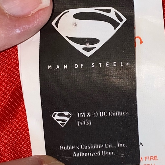 GUC Superman, Man of Steel Logo Red Satin Cape with Velcro Closure - Picture 10 of 14